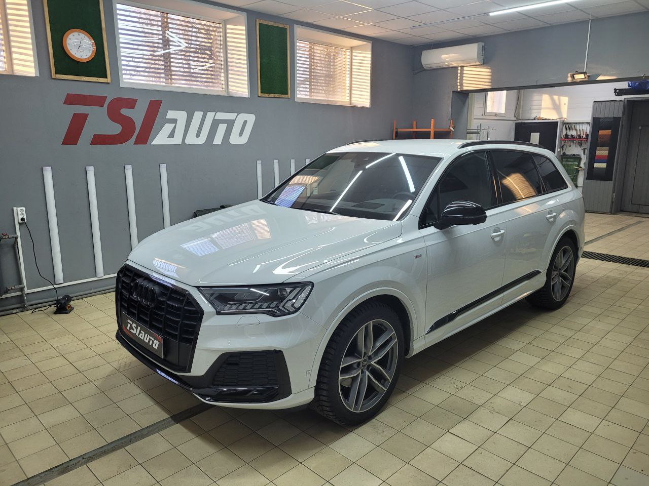 Правильная шумоизоляция Audi Q7 в Рязани 